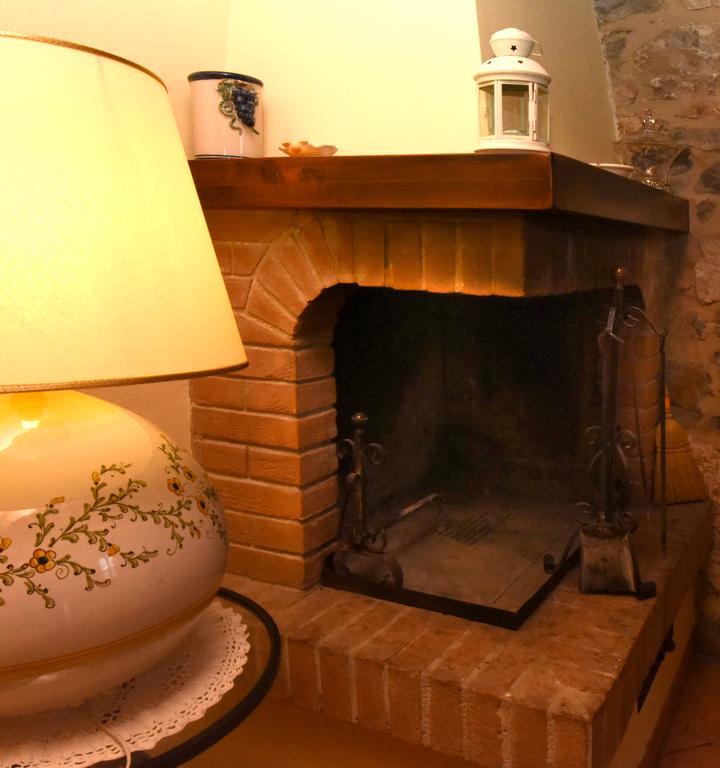 Agriturismo La Valle Del Sole กัสตีลีโยเน ดิ ออร์ชา ภายนอก รูปภาพ